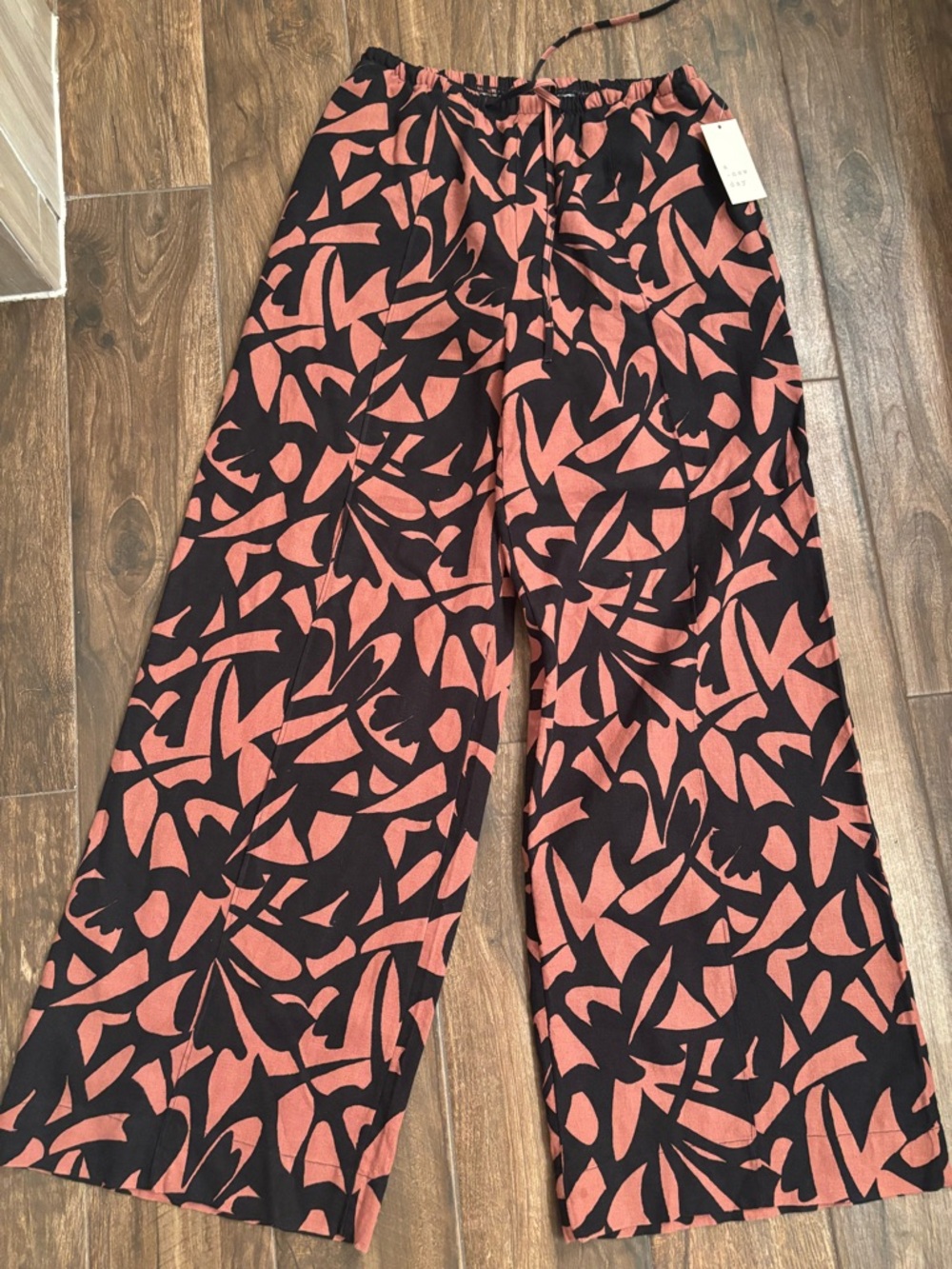 Wide Leg Printed Pants in Coral and Black